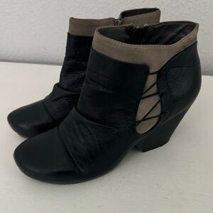 OTBT Rhinelander Black Leather Booties Heeled Comfort Ankle Boots Size 9.5